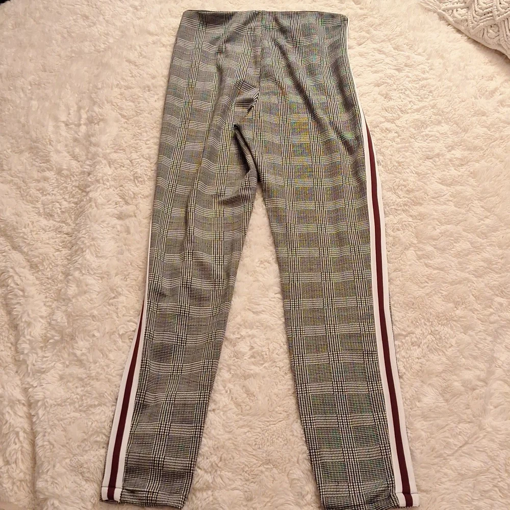 Guess Marcella Stripe Jet Blk Plaid Multi  W/ Maroon & White Stripes on Side SP - Picture 4 of 8